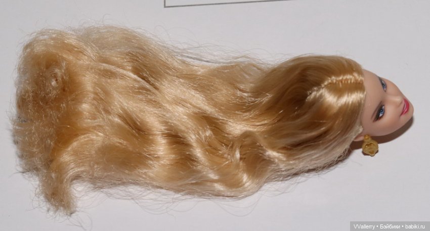 Голова 2020 Holiday Barbie