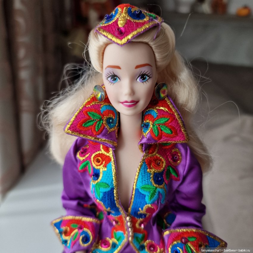 Фарфоровая Barbie Royal Splendor