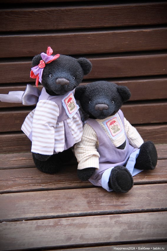 Парочка темно-синих медведе