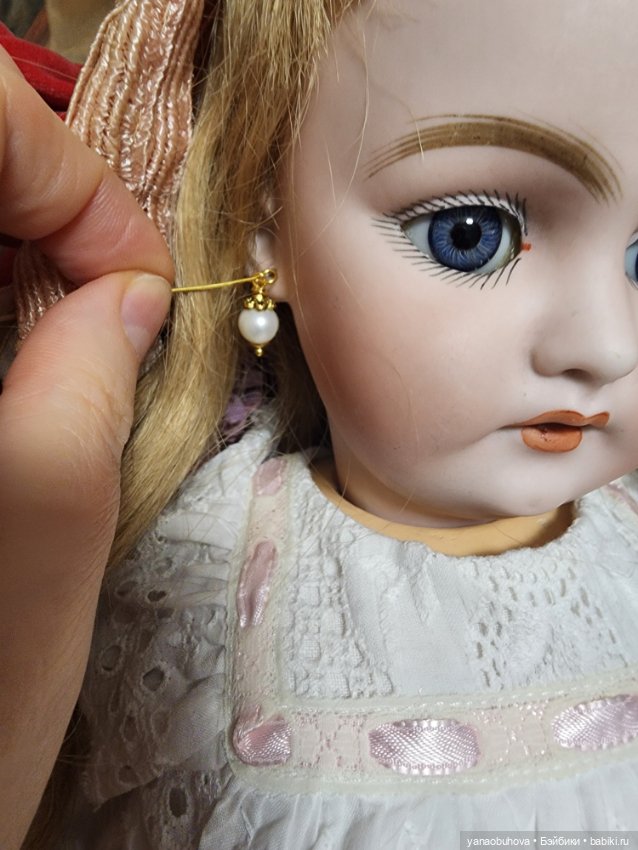 Серьги из натуральных камней для антикварных кукол