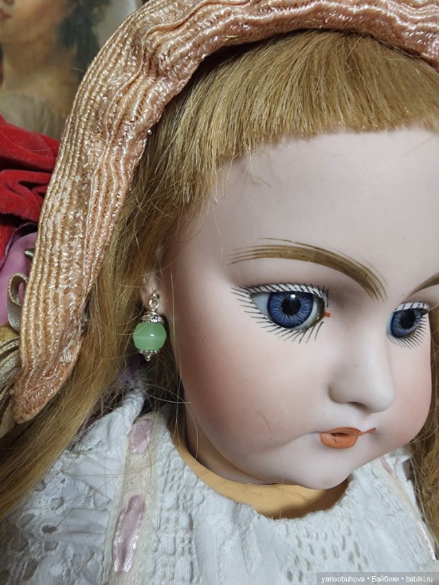 Серьги из натуральных камней для антикварных кукол