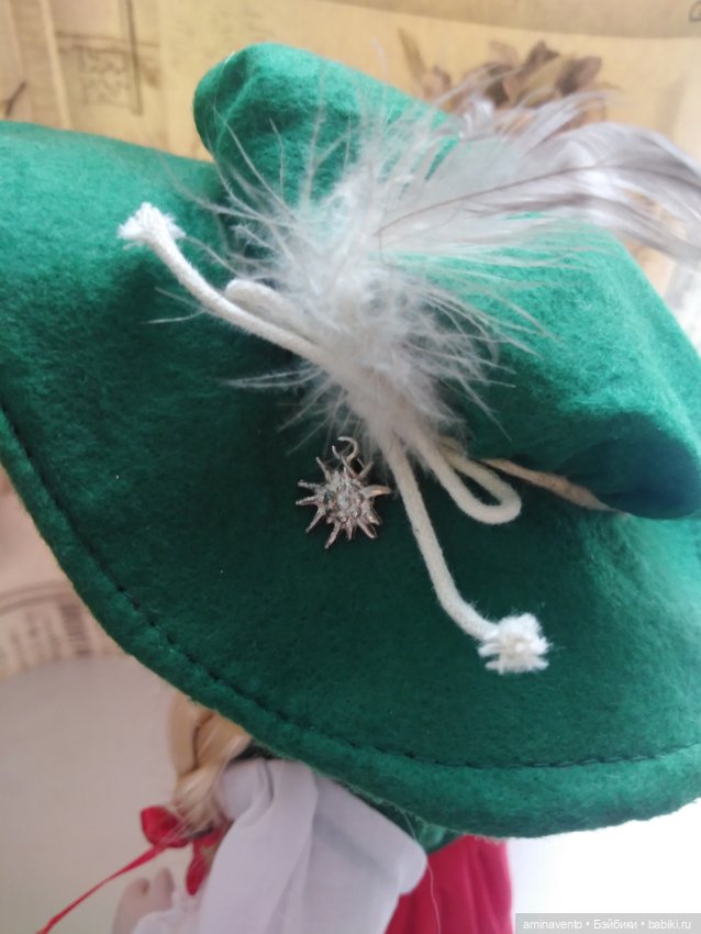 Фарфоровые куколки в национальных немецких нарядах