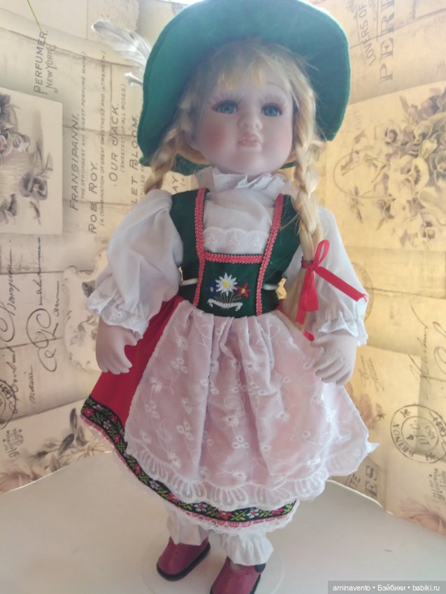 Фарфоровые куколки в национальных немецких нарядах