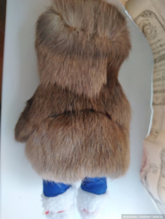 Пара пупсов в национальных финских нарядах