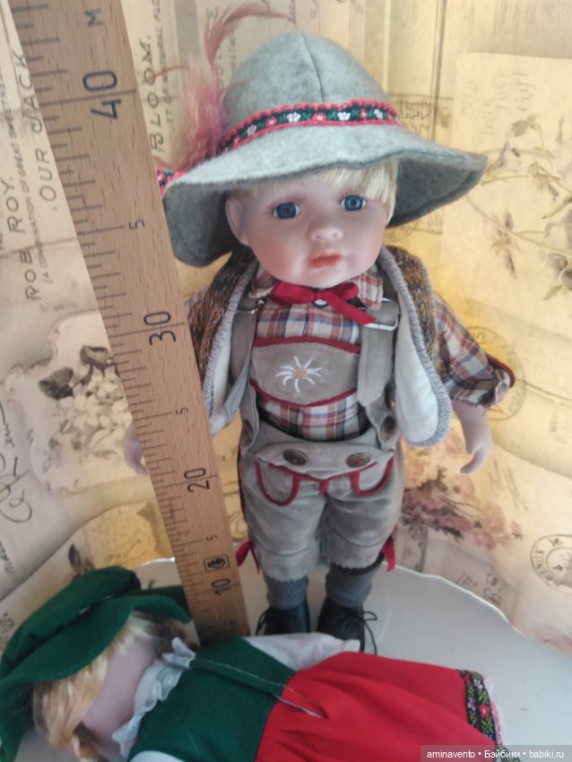 Фарфоровые куколки в национальных немецких нарядах (фото 6)
