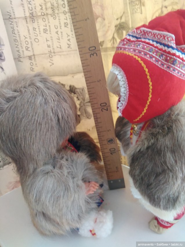 Пара пупсов в национальных финских нарядах (фото 4)