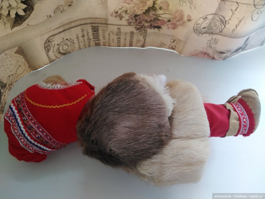 Пара пупсов в национальных финских нарядах (фото 5)