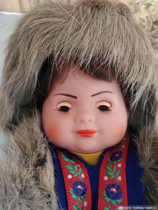 Пара пупсов в национальных финских нарядах