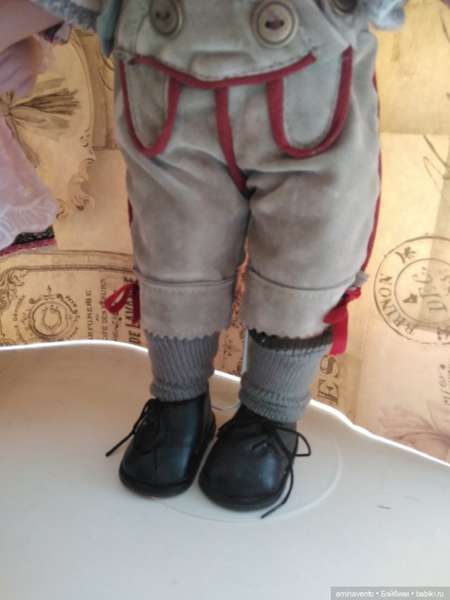 Фарфоровые куколки в национальных немецких нарядах (фото 3)