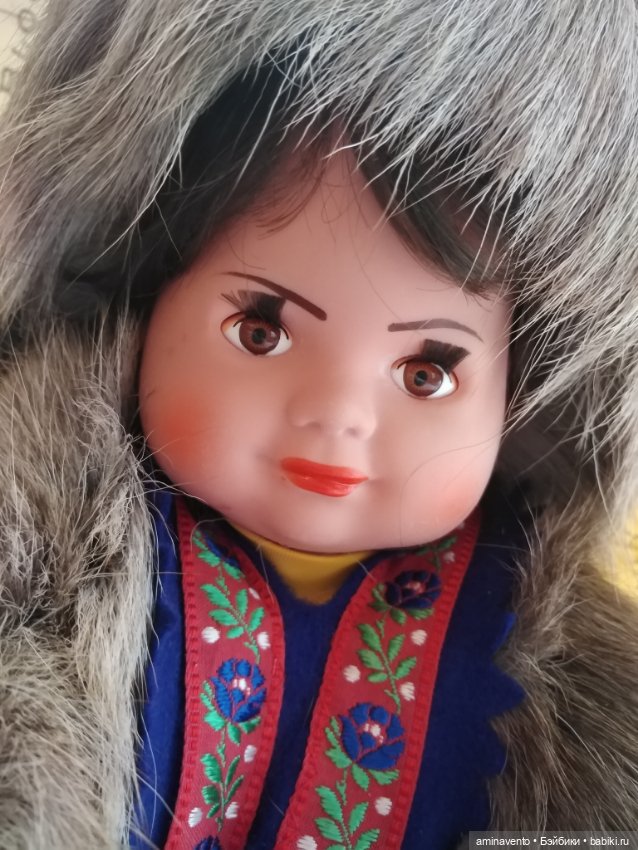 Пара пупсов в национальных финских нарядах