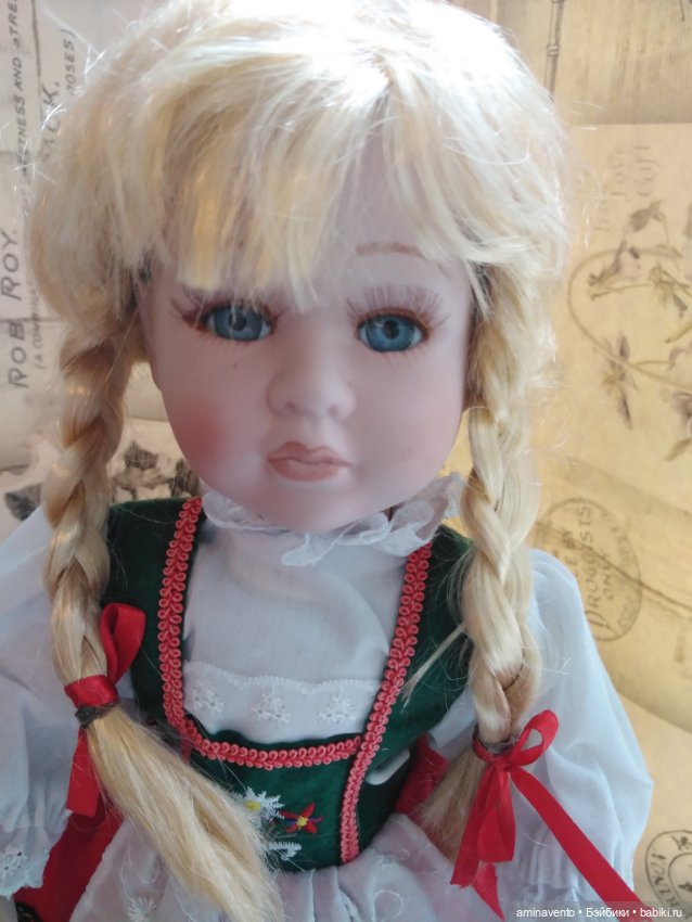 Фарфоровые куколки в национальных немецких нарядах