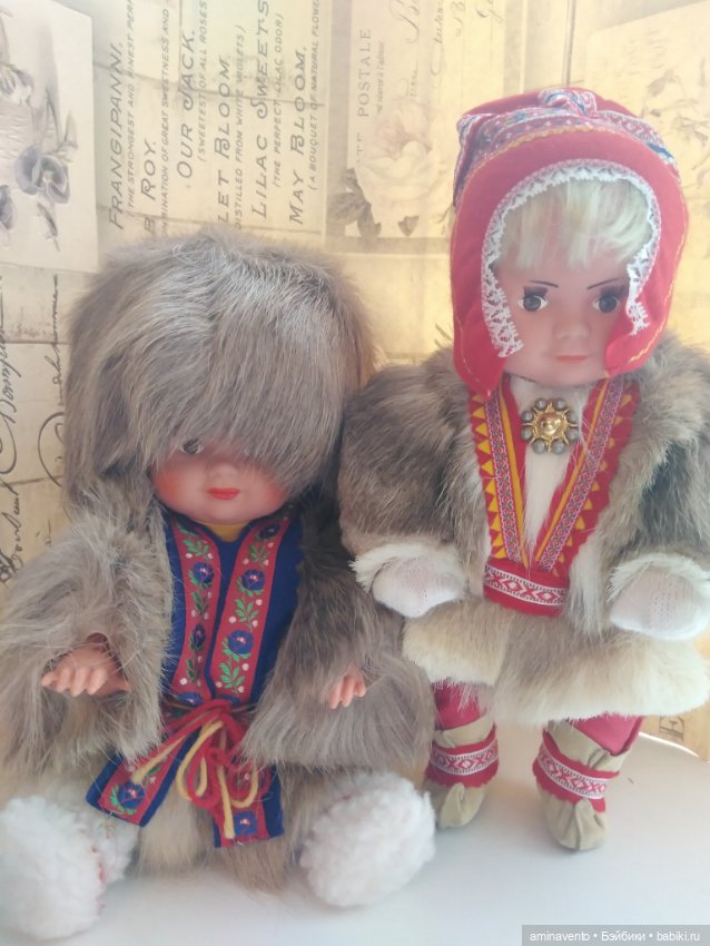 Пара пупсов в национальных финских нарядах
