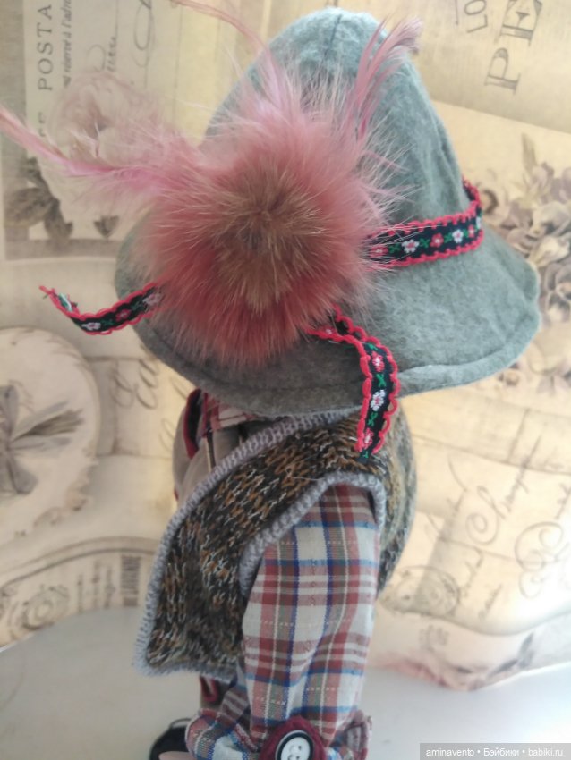 Фарфоровые куколки в национальных немецких нарядах