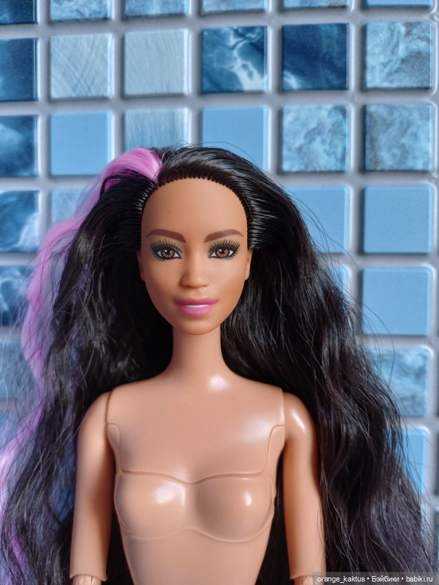 Барби из серии color reveal на шарнирном теле (фото 3)