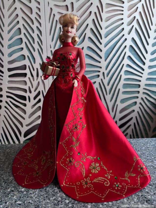 Фарфоровая Барби Barbie Holiday Gift (Праздничный подарок)