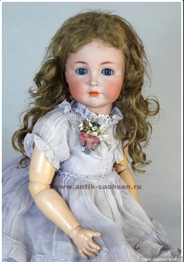 Роскошная закрыторотая кукла KR 117