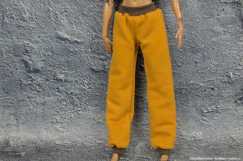 Штаны на Барби и Creatable Word разные (фото 3)