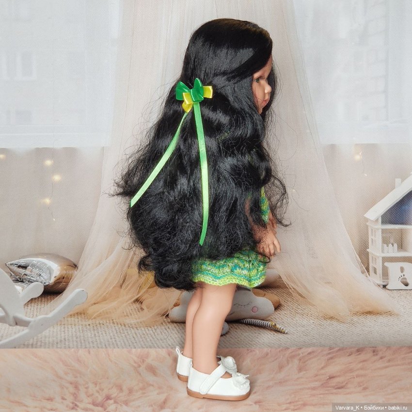 Кукла Llorens, брюнетка в зеленом, 42 см (фото 4)