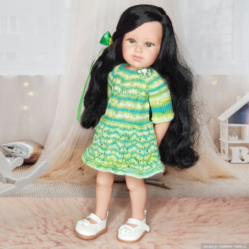 Кукла Llorens, брюнетка в зеленом, 42 см