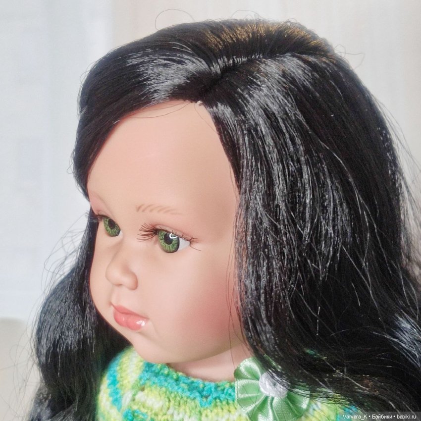 Кукла Llorens, брюнетка в зеленом, 42 см