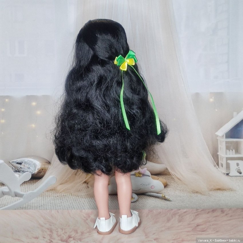 Кукла Llorens, брюнетка в зеленом, 42 см (фото 8)