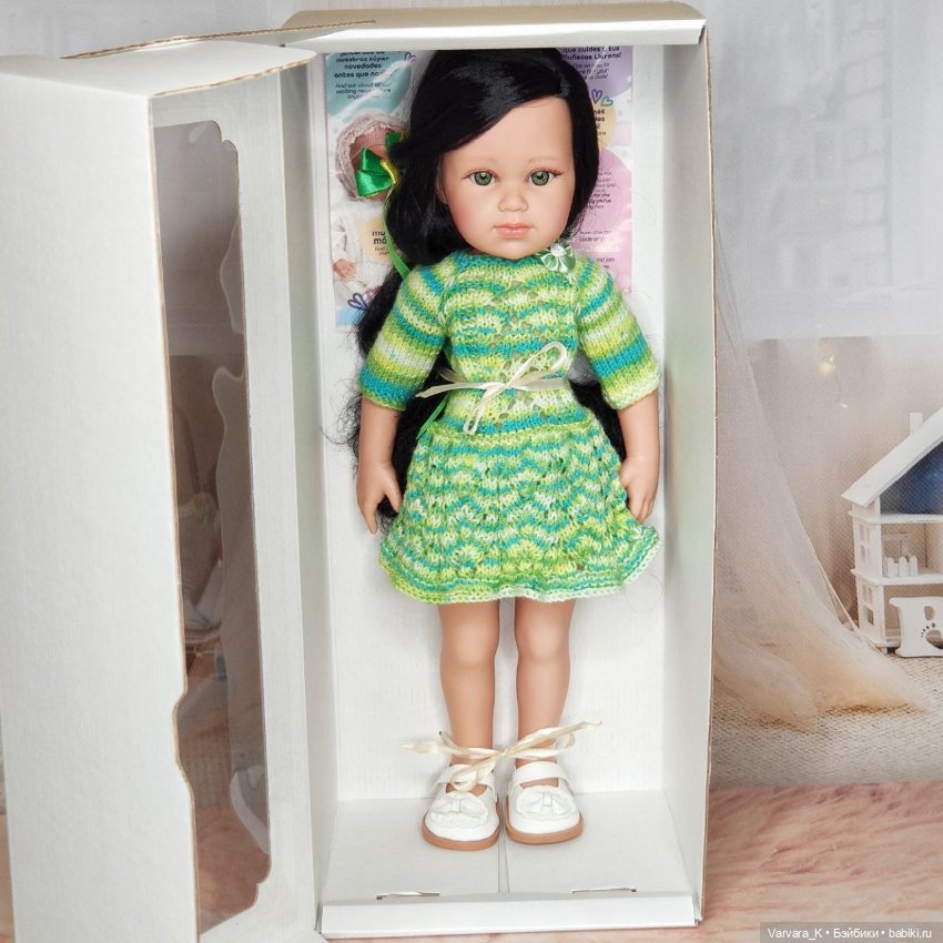 Кукла Llorens, брюнетка в зеленом, 42 см