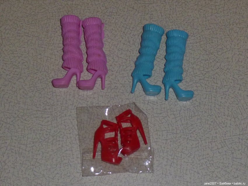 Лот обуви для Барби и других кукол 12 дюймов с каблучной стопой (фото 2)
