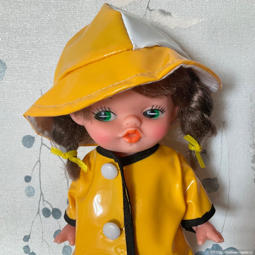 Карина Филимоновна и дождевик