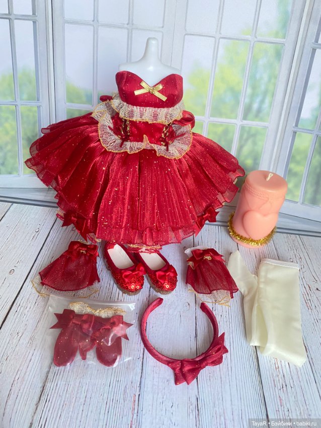 Полный аутфит с аксами от рождественской Руби Ред