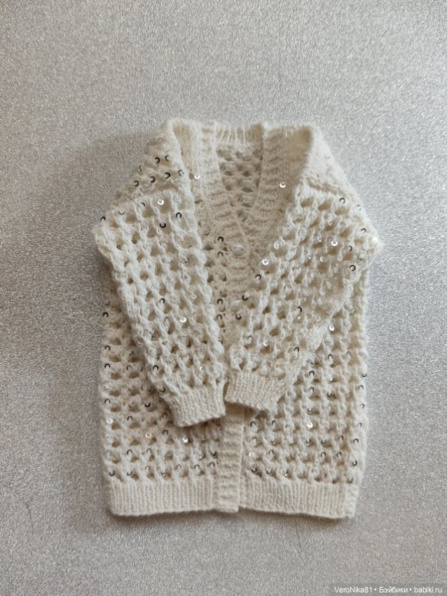 Белый кардиган, бардовый джемпер-сетка и туника с пайетками (фото 6)