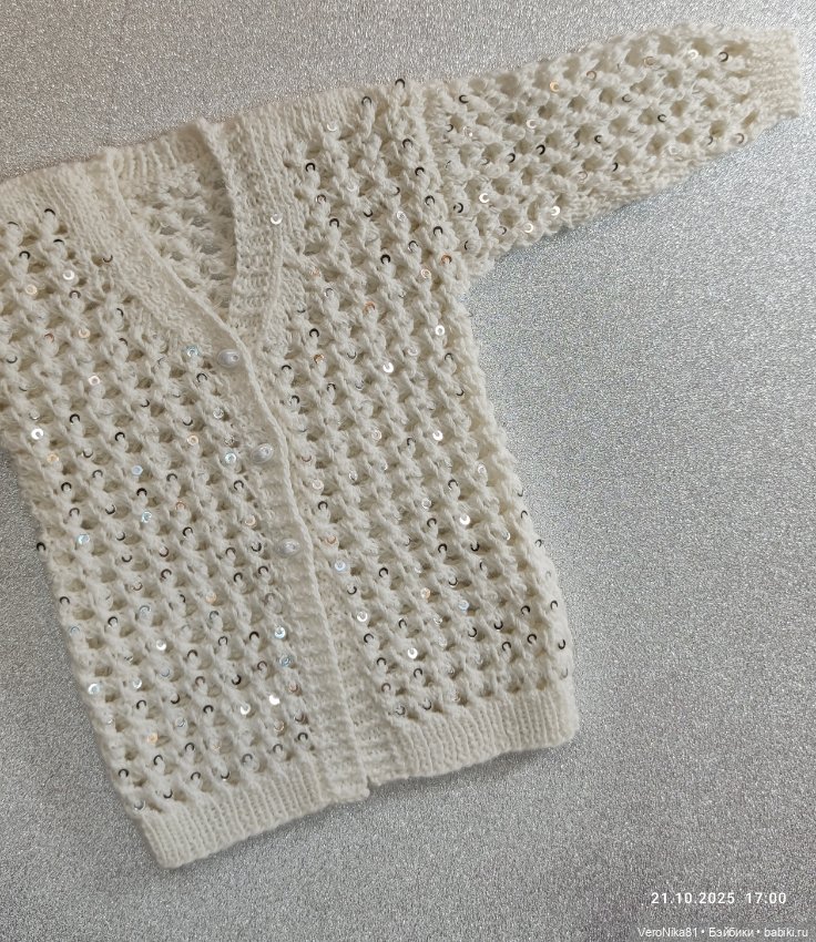 Белый кардиган, бардовый джемпер-сетка и туника с пайетками (фото 7)