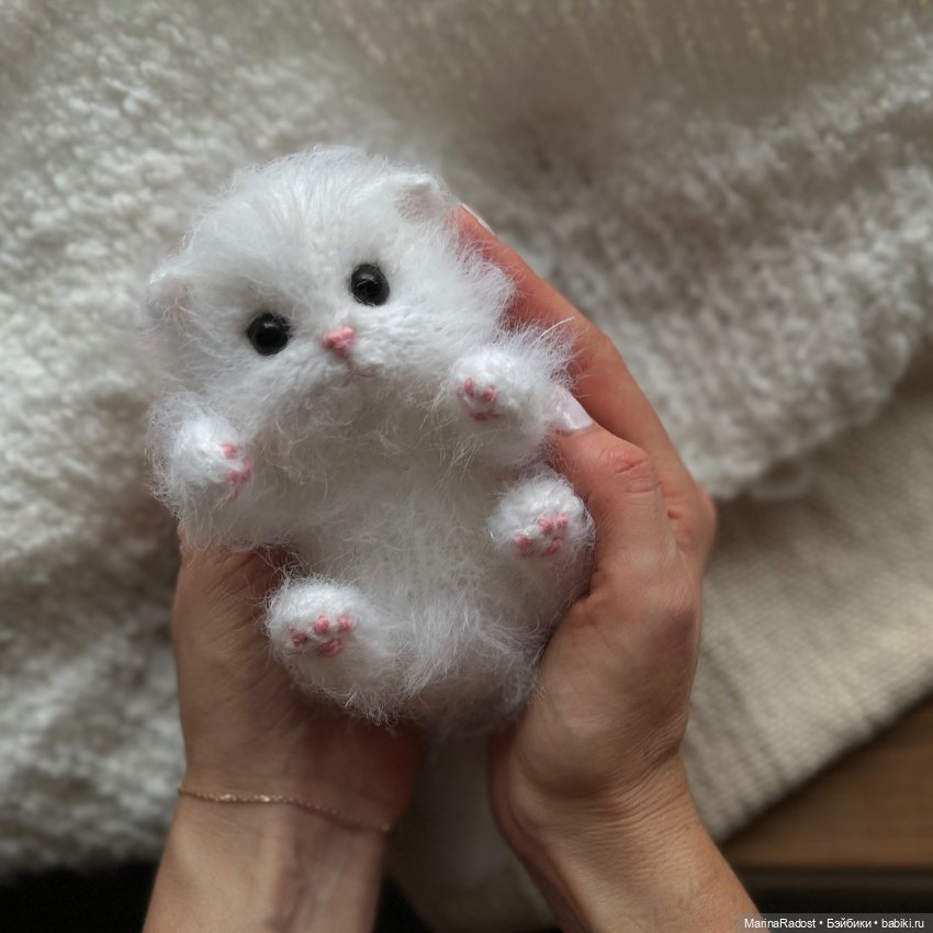 Пушистый белый котёнок — Игрушки для детей (фото 2)