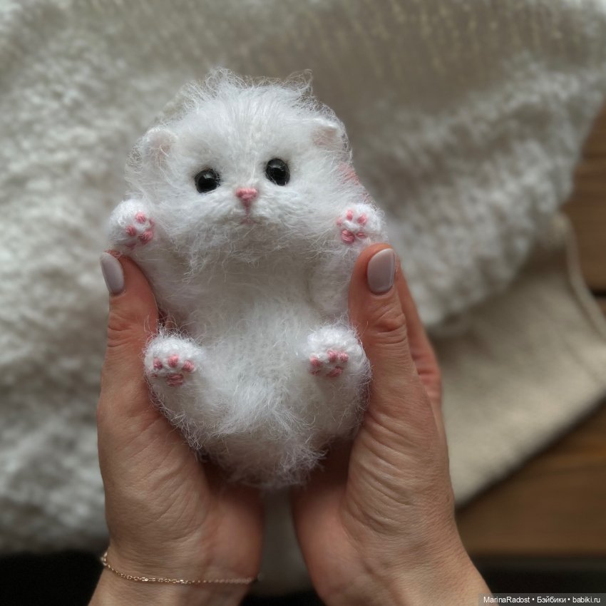 Пушистый белый котёнок — Игрушки для детей (фото 3)