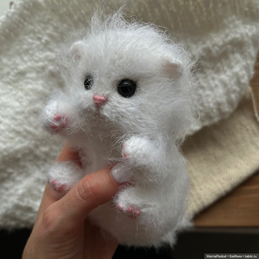 Пушистый белый котёнок — Игрушки для детей (фото 8)