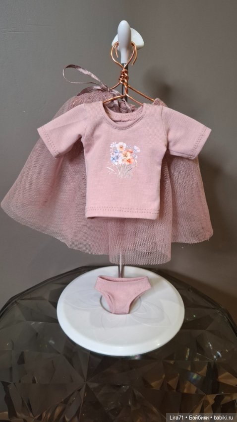 Футболка, юбка и трусики на девочек 1/4 (фото 2)