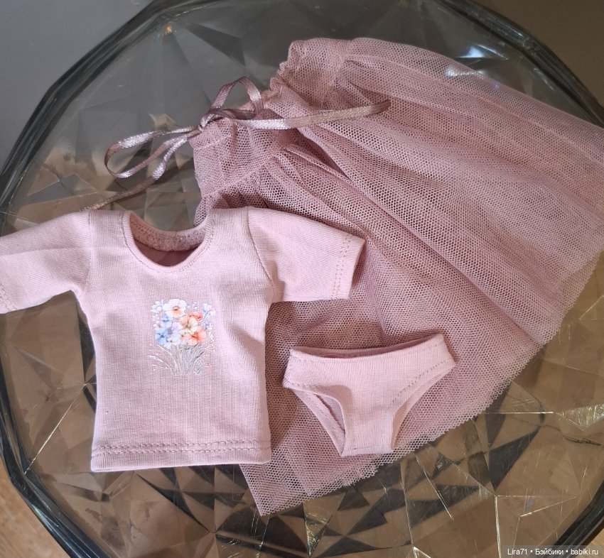 Футболка, юбка и трусики на девочек 1/4