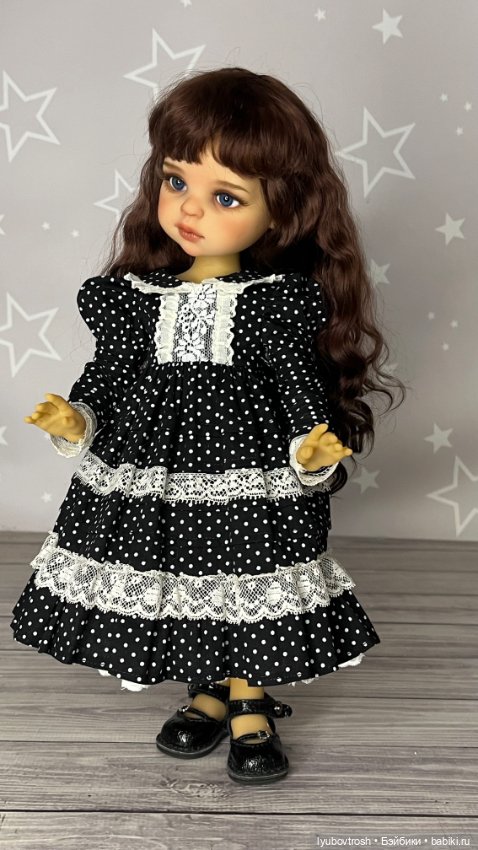 Нарядное платье в горошек с пышным подъюбникомд для Паола Рейна и аналогичных кукол , ростом 33см