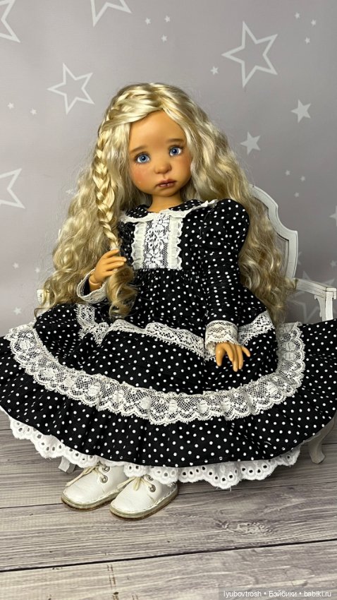 Нарядное платье в горошек с пышным подъюбникомд для Паола Рейна и аналогичных кукол , ростом 33см