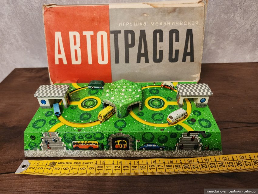Винтажная заводная игрушка "Автотрасса", период СССР (фото 2)