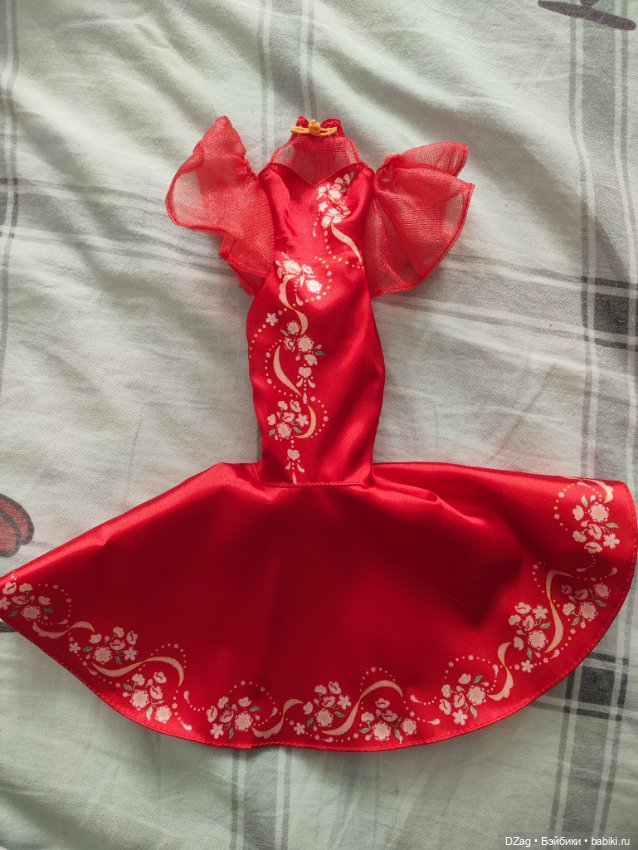 Платье от барби лунный новый год 2025