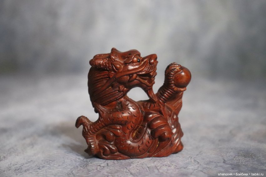 Нэцкэ, окимоно "Дракон в волнах"