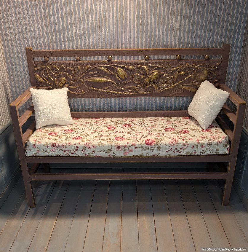 Авторский диван в винтажном стиле