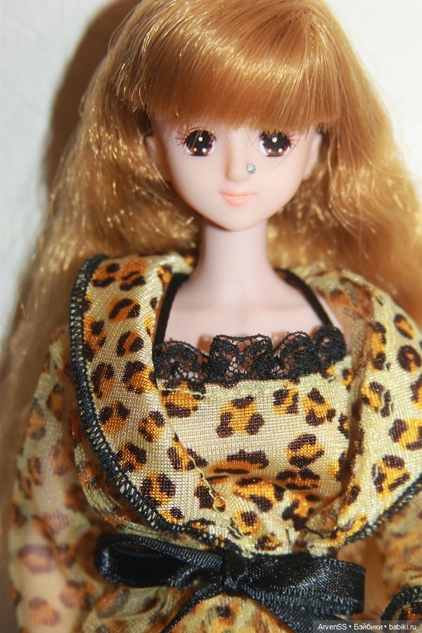 Голова первого выпуска подружки Дженни Шины (фото 3)