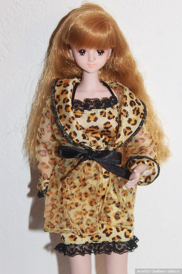 Голова первого выпуска подружки Дженни Шины (фото 2)