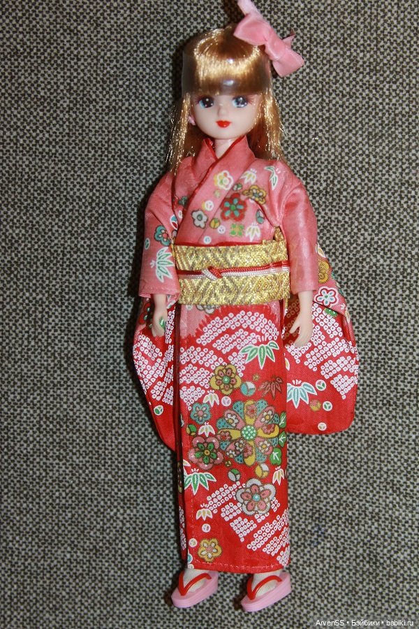 Ликка 4 поколения с ярким макияже (фото 3)