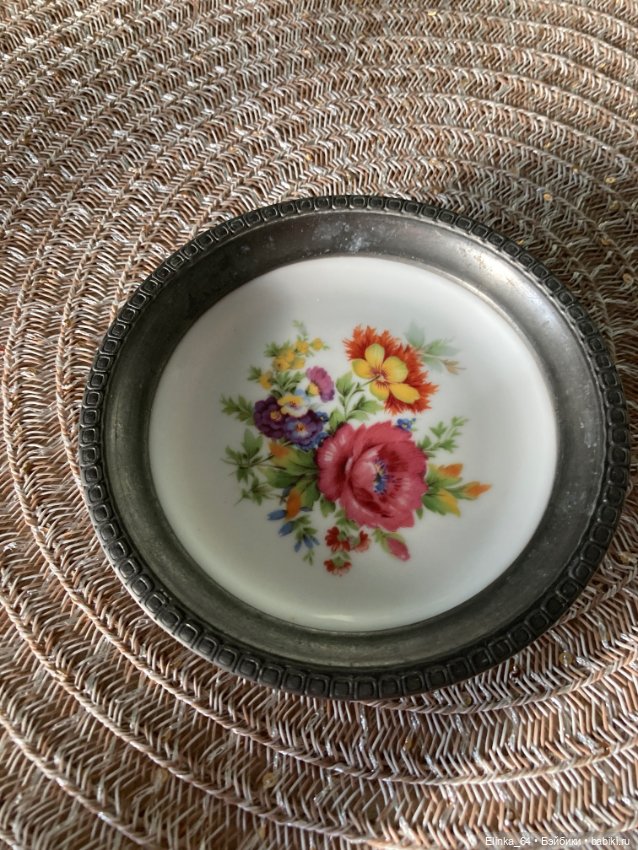 Маленькая тарелочка, старый винтаж для фотосессий