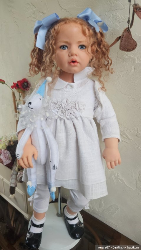 Обаятельная голубоглазая Barbel от Hildegard Gunzel