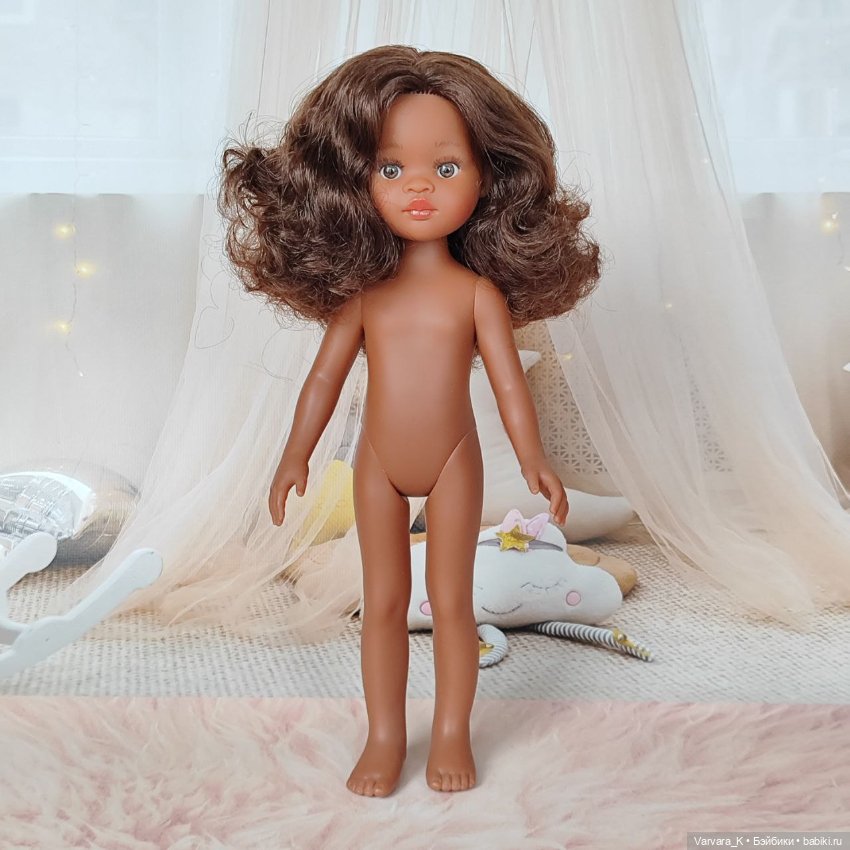 Paola Reina Нора с каштановыми кудрями, 32 см