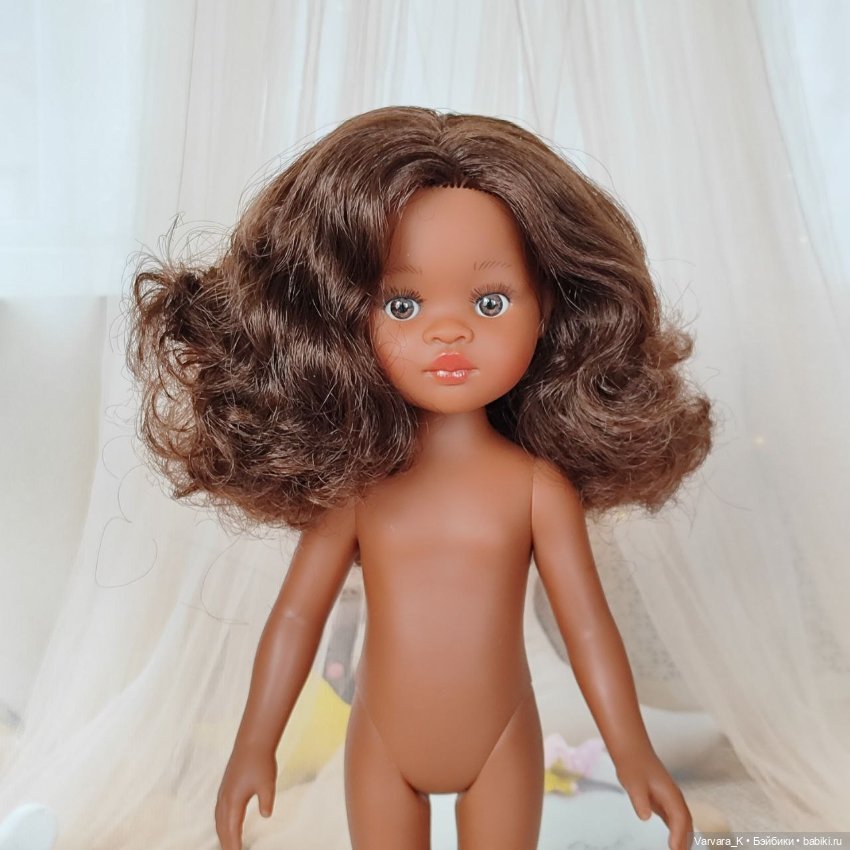 Paola Reina Нора с каштановыми кудрями, 32 см