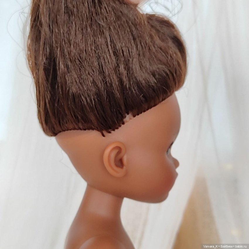 Paola Reina Нора с каштановыми кудрями, 32 см (фото 4)